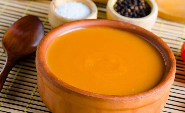Tomato soup prepared in traditional italian style — Stock Photo, Image
