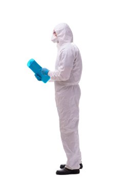 Genç erkek müteahhit Coronavirus konseptini dezenfekte ediyor