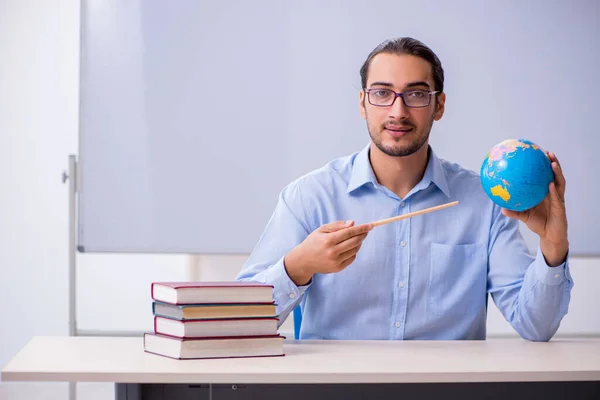 Young male geography teacher in front of whiteboard — Stock Photo, Image