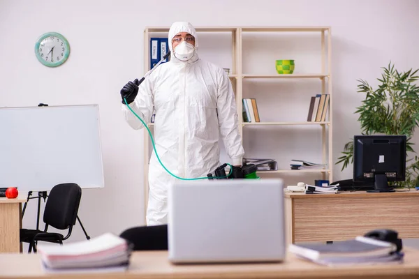 Contractor disinfecting office for COVID-19 coronavirus — Stock Photo, Image