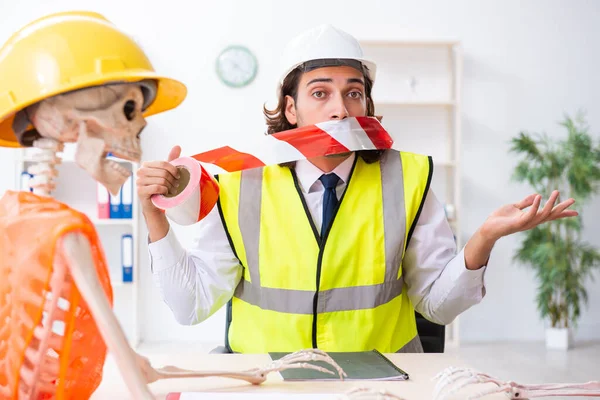 Funny construction business meeting with boss and skeletons — Stock Photo, Image