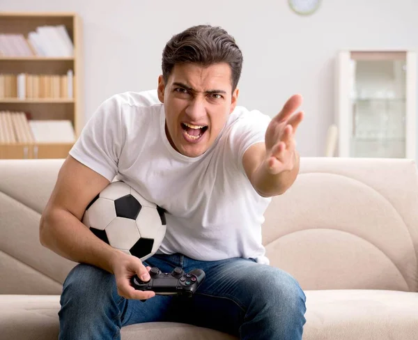 Homem viciado em jogos de computador — Fotografia de Stock