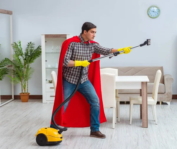 Super héroe limpiador de trabajo en casa — Foto de Stock