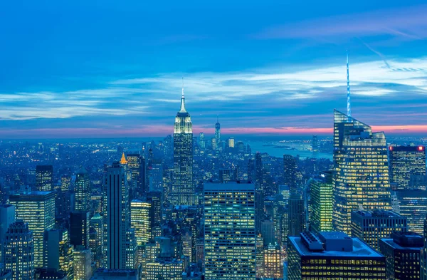 Vista notturna di New York Manhattan durante il tramonto — Foto Stock