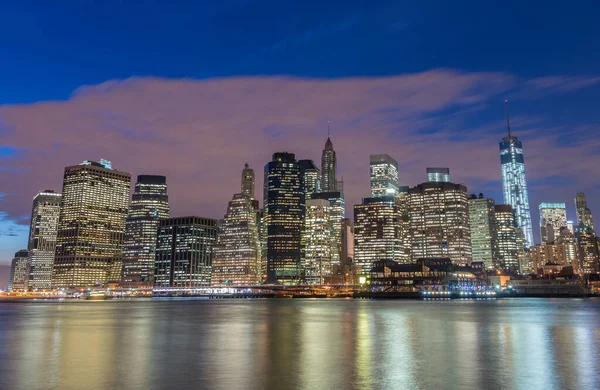 Zicht op Lower Manhattan vanuit Brooklyn — Stockfoto