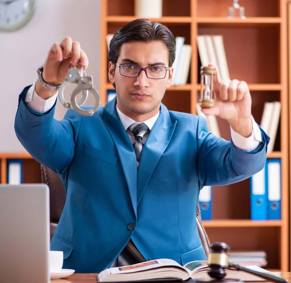 Rechtsanwältin im Büro — Stockfoto