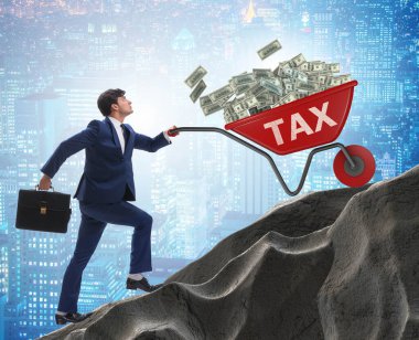 İşadamı vergi arabalarını yokuş yukarı itiyor