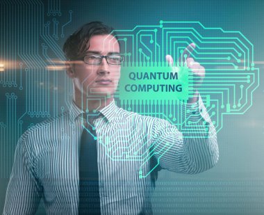 İş adamı kuantum hesaplama kavramında sanal düğmeye basıyor