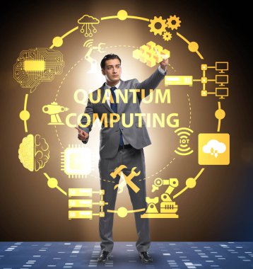 İş adamı kuantum hesaplama kavramında sanal düğmeye basıyor