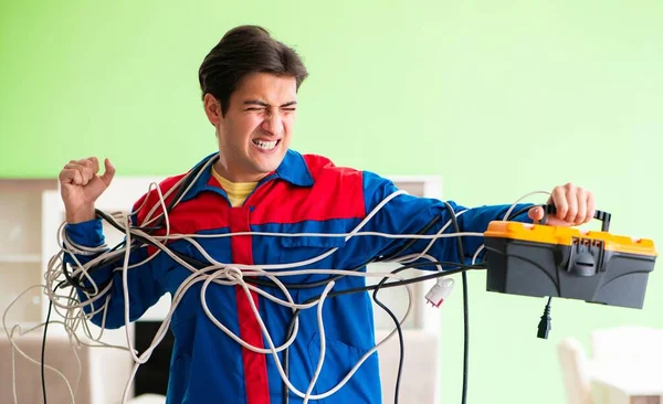 Electrician contractor with tangled cables — Stock Photo, Image