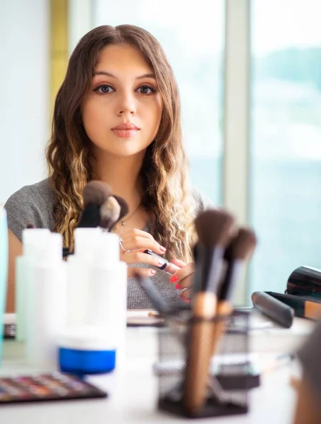Young woman in the beauty salon — Stock Photo, Image