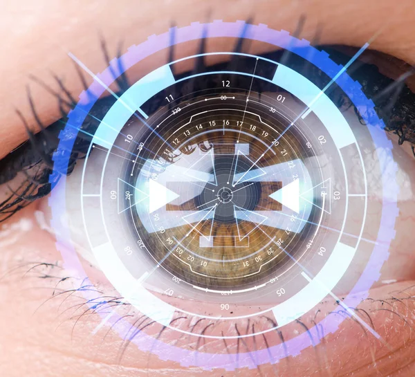 Concepto de sensor implantado en el ojo humano — Foto de Stock