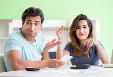 Genç aile kişisel finansla boğuşuyor