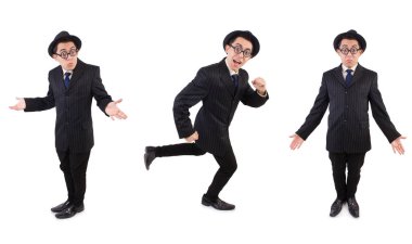 Çizgili takım elbiseli komik bir beyefendi beyazın üzerinde yalnız.