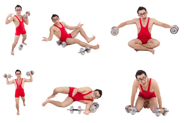 Zábavný chlapík, cvičení s činkami na bílém pozadí — Stock fotografie