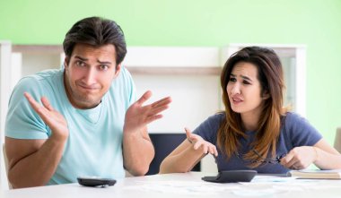 Genç aile kişisel finansla boğuşuyor