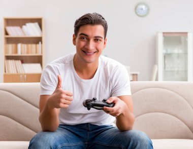 Bilgisayar oyunlarına bağımlı bir adam