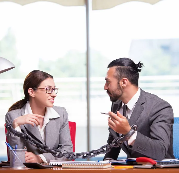 Donna e uomo nel concetto di business — Foto Stock