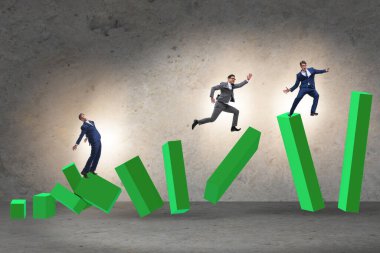 Çöken ekonomi konseptinde iş adamları