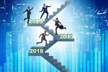 İşadamı her yıl merdivenleri çıkıyor.