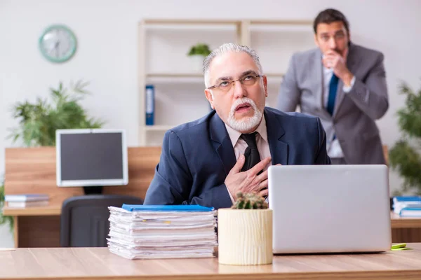 Two employees in pandemic concept at workplace — Stock Photo, Image