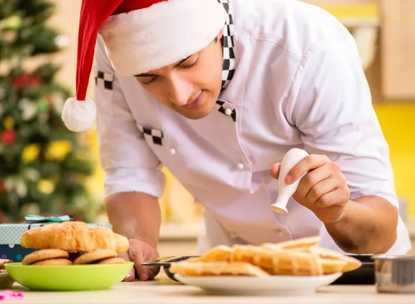 Young chef husband working in kitchen at Christmas eve — Stock Photo, Image