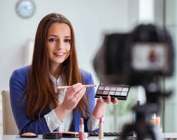 Beauty fashion blogger recording video — Stock Photo, Image