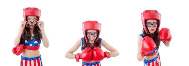 Beyaz tenli komik kadın boksör.