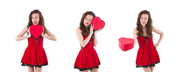 Menina jovem em vestido vermelho com caixão coração isolado no branco — Fotografia de Stock