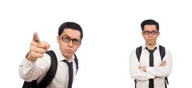 Erkek öğrenci notlarını beyazın üzerinde tutuyor.