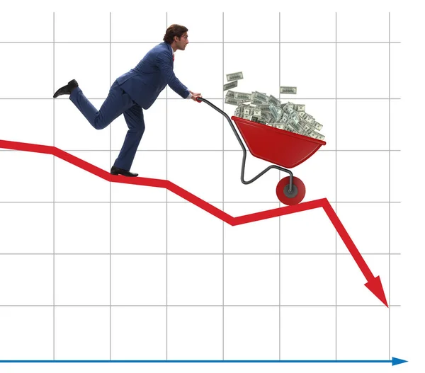 Biznesmen wpycha pieniądze taczki w dół wykresu — Zdjęcie stockowe