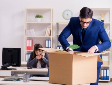 İşinden kovulan kişi.