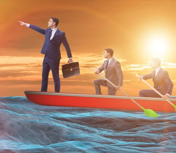 Teamet av affärsmän i lagarbete koncept med båt — Stockfoto