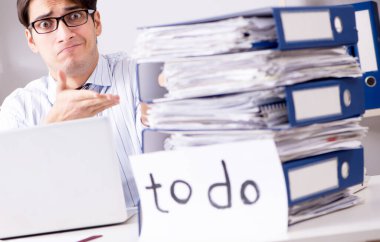 İş adamı yapılacaklar listesini teslim edemiyor.