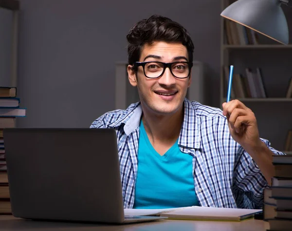 The student preparing for exams late night at home — Stock Photo, Image
