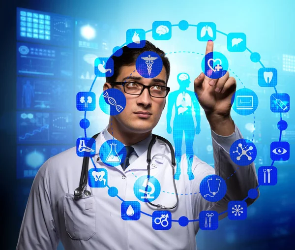 Telemedizin-Konzept: Arzt drückt virtuelle Tasten — Stockfoto