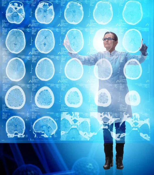 Woman doctor in telemedicine futuristic concept — Stock Photo, Image