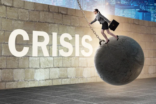 Femme d'affaires dans le concept de gestion de crise — Photo