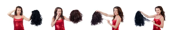 Mujer con una selección de peluca aislada en blanco —  Fotos de Stock