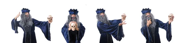 Wizard geïsoleerd op de wijze achtergrond — Stockfoto