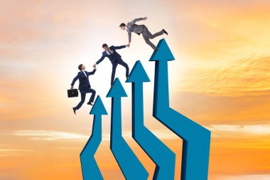 Sonuçları iyileştirmek için birbirlerine yardım eden meslektaşlar