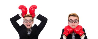 Genç işadamı beyazlar içinde izole edilmiş.