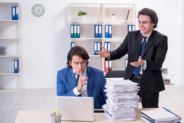 Two male colleagues unhappy with excessive work — Stock Photo, Image