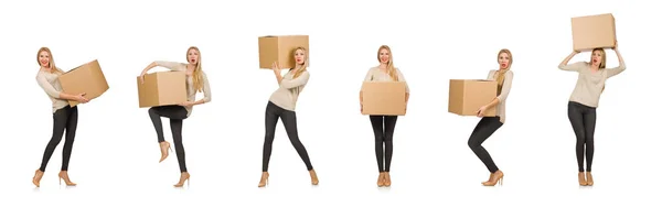 Kvinna med lådor flytta till nytt hus isolerad på vit — Stockfoto