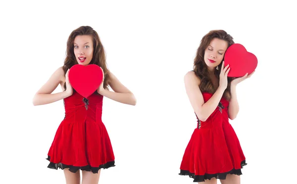 Jeune fille en robe rouge avec cercueil de coeur isolé sur blanc — Photo