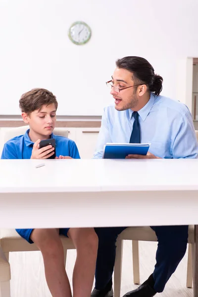 Busy father helping his son to prepare for exam — Stock Photo, Image