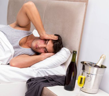 Akşamdan sonra gece parti adam