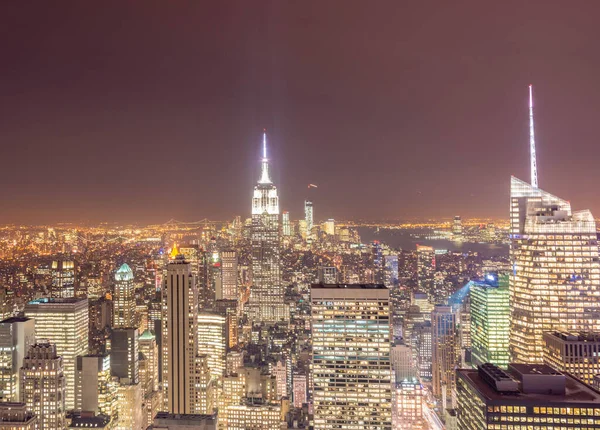 Nattutsikt över New York Manhattan under solnedgången — Stockfoto