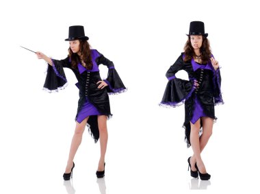 Kadın sihirbaz beyazların arasında.