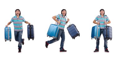 Genç adam beyaz bavullarla seyahat ediyor.